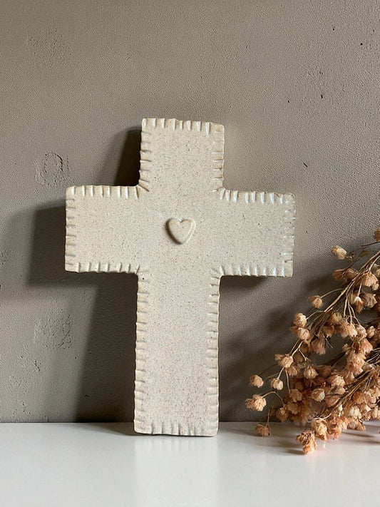Cruz Corazón Beige